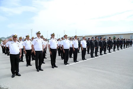 Azerbaijan defence minister attends next graduation ceremony of Marines Commando Basic Courses 