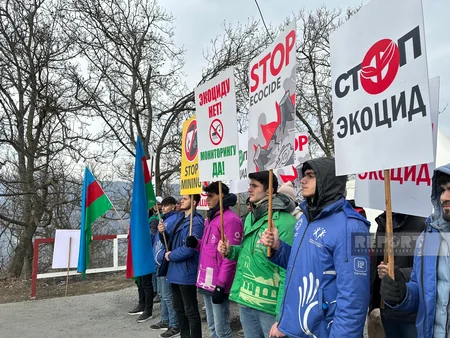 На дороге Ханкенди-Лачын продолжаются протесты, активисты призывают положить конец экотеррору