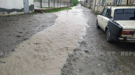 Gecə saatlarından yağan yağış Gəncədə fəsad törədib
