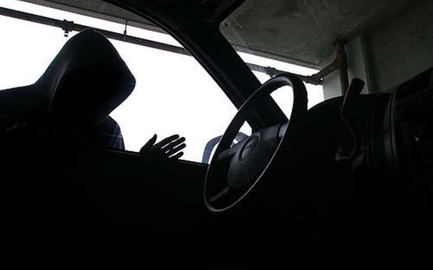 Şəmkirdə avtomobildən 40 min manat oğurlayan şəxs tutulub Şəmkirdə avtomobildən 40 min manat oğurlayan şəxs tutulub