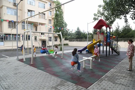 Bakıda abadlaşdırılan növbəti həyət sakinlərin istifadəsinə verilib