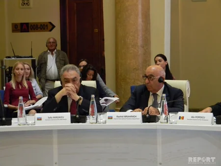 Milli Məclisin Aparat rəhbəri Tbilisidə işçi görüşdə iştirak edir