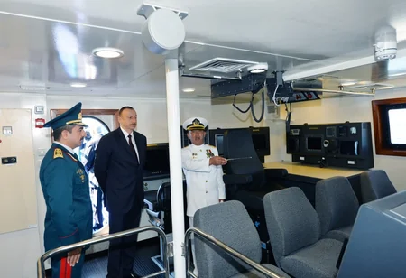 Prezident İlham Əliyev Dövlət Sərhəd Xidməti Sahil Mühafizəsinin ikinci dərəcəli yeni sərhəd gözətçi gəmisi ilə tanış olub