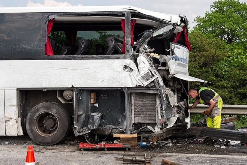 İspaniyada sərnişin avtobusu qəzaya uğrayıb, 5 nəfər ölüb, 27-si xəsarət alıb
