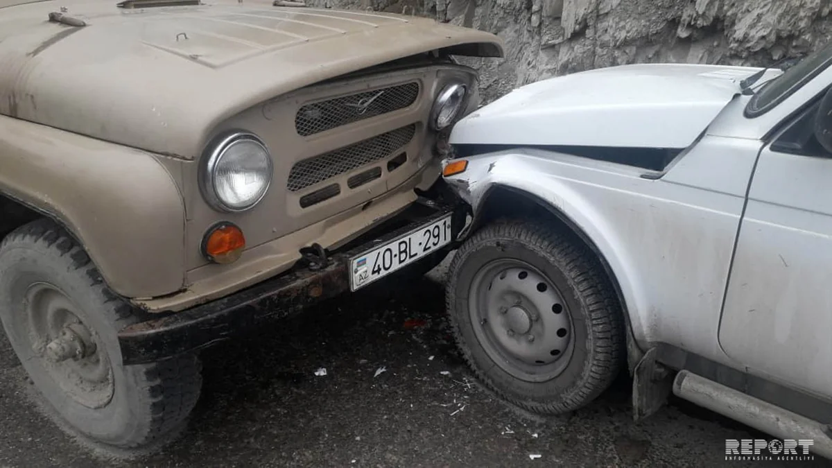 Qubada iki avtomobil toqquşub
