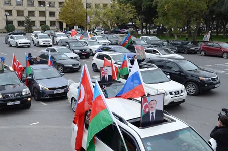 Bakıda qələbə yürüşləri keçirilir