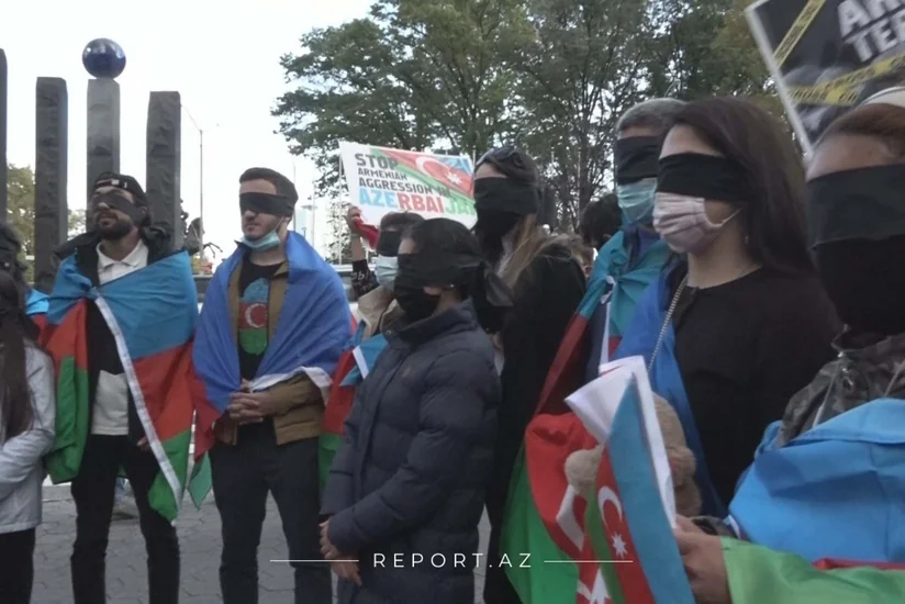 В Нью-Йорке азербайджанцы завязали себе рты и глаза в знак протеста