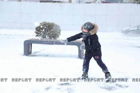 Qar ən çox uşaqları sevindirir... - VİDEO