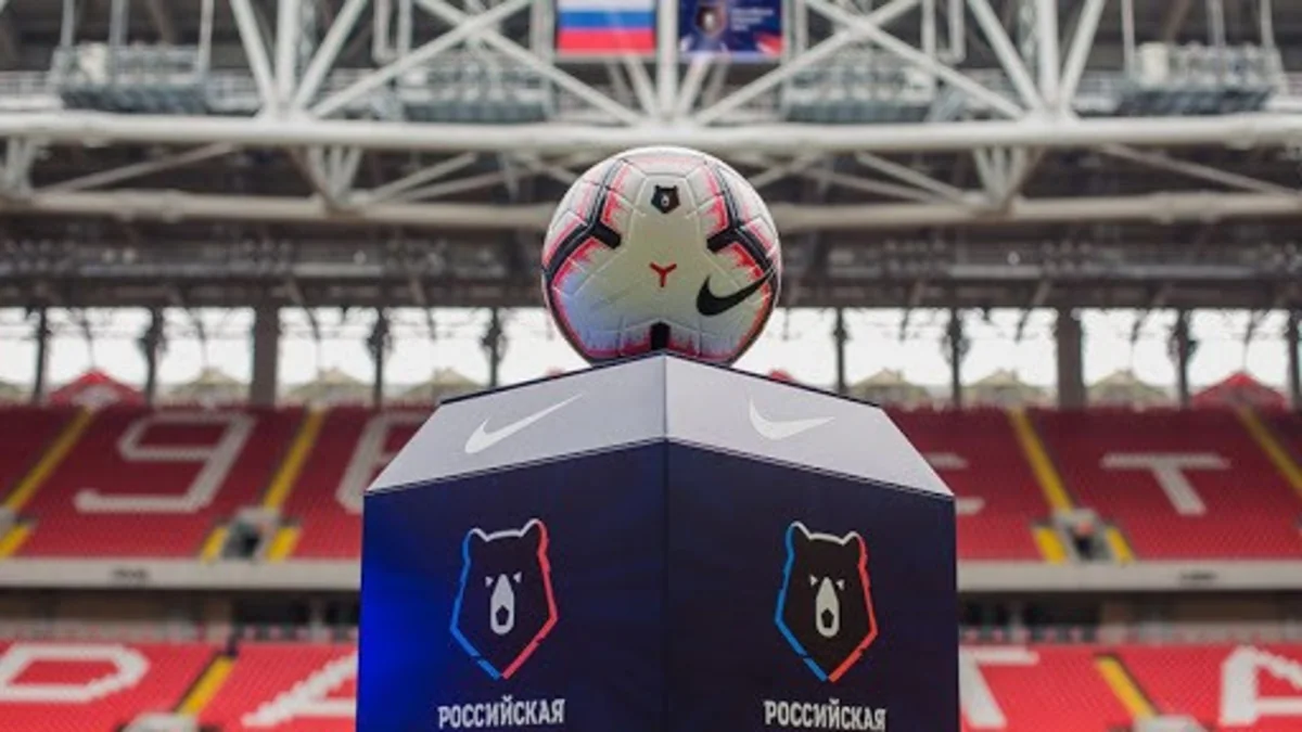 Матчи РПЛ возобновятся с участием зрителей