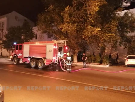 В Баку произошел пожар в двухэтажном доме