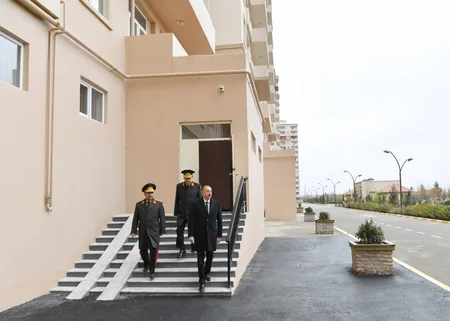 Prezident İlham Əliyev Sabunçu rayonunda hərbçilərə yeni mənzillərin verilməsi mərasimində iştirak edib - YENİLƏNİB
