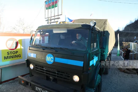 Total of 30 vehicles of peacekeepers move freely through Khankandi-Lachin road
