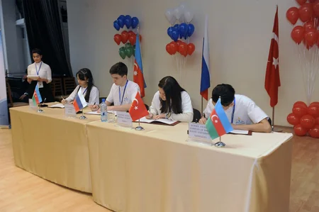 Azərbaycan, Rusiya və Türkiyə məktəbləri arasında “Qardaşlaşma Sazişi” imzalanıb - FOTO
