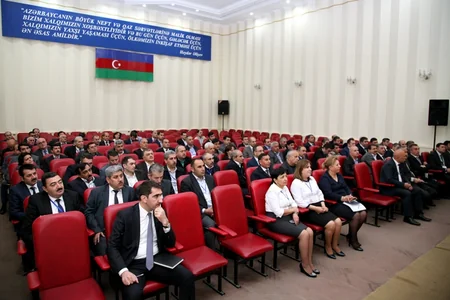 Əməyin mühafizəsi sahəsində fərqlənmiş işçilərə mükafat və fəxri fərmanlar verilib