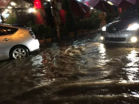 Güclü yağış Batumidə fəsadlar yaradıb