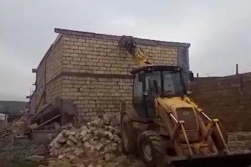 В Абшероне снесли незаконно построенный объект