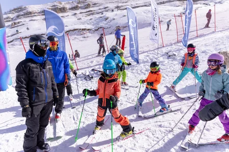 Japanese athletes hold skiing master class in Shahdag