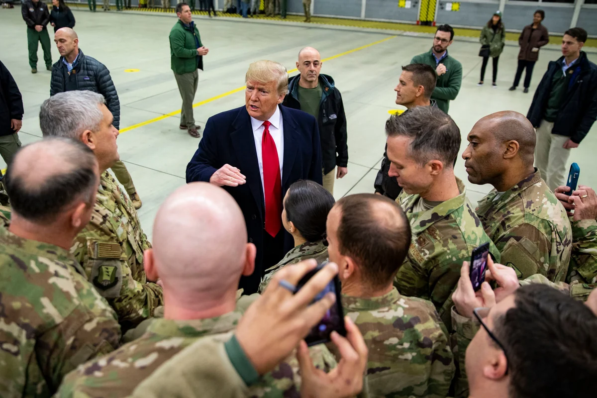 Трамп намерен уволить из армии 15 тыс. трансгендеров