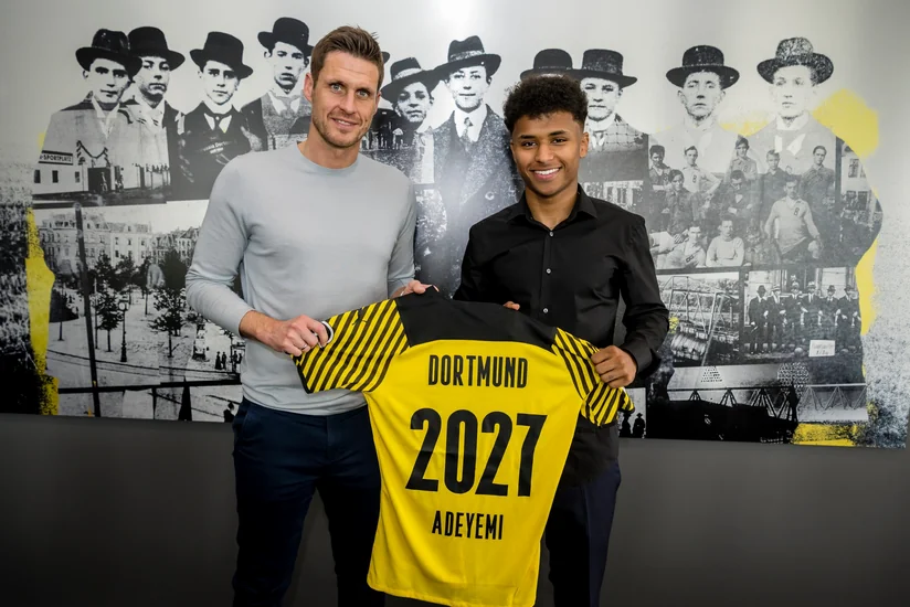 Borussiya Holannın əvəzinə 20 yaşlı hücumçu transfer edib