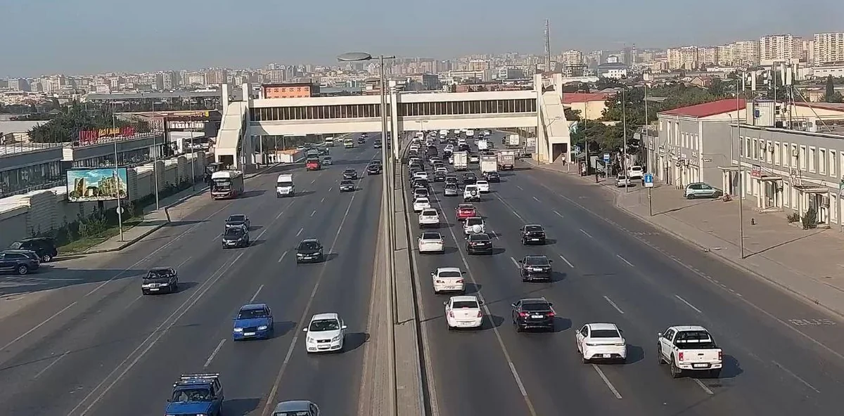 Bakının bir sıra yollarında tıxac yaranıb