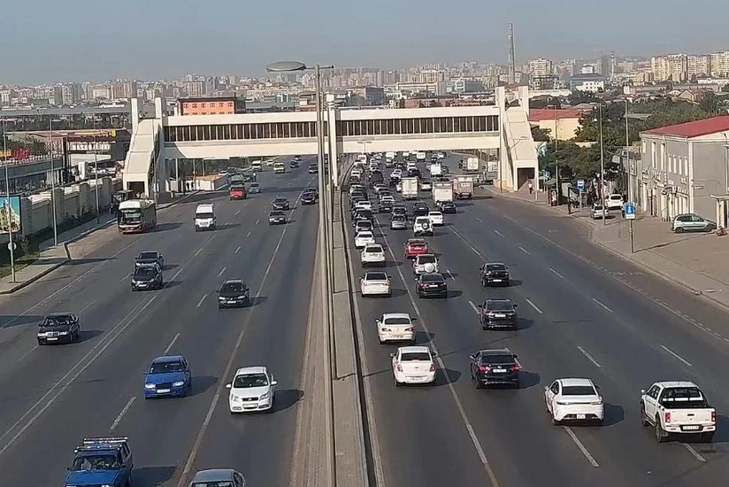 Bakının bir sıra yollarında tıxac yaranıb