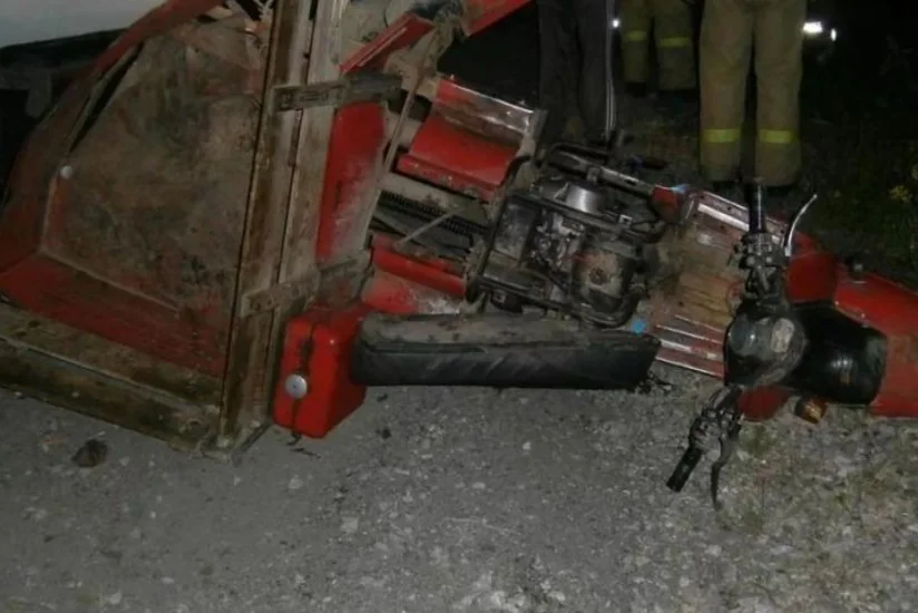 Salyanda minik maşını motosikletlə toqquşub, bir ailənin 3 üzvü xəsarət alıb