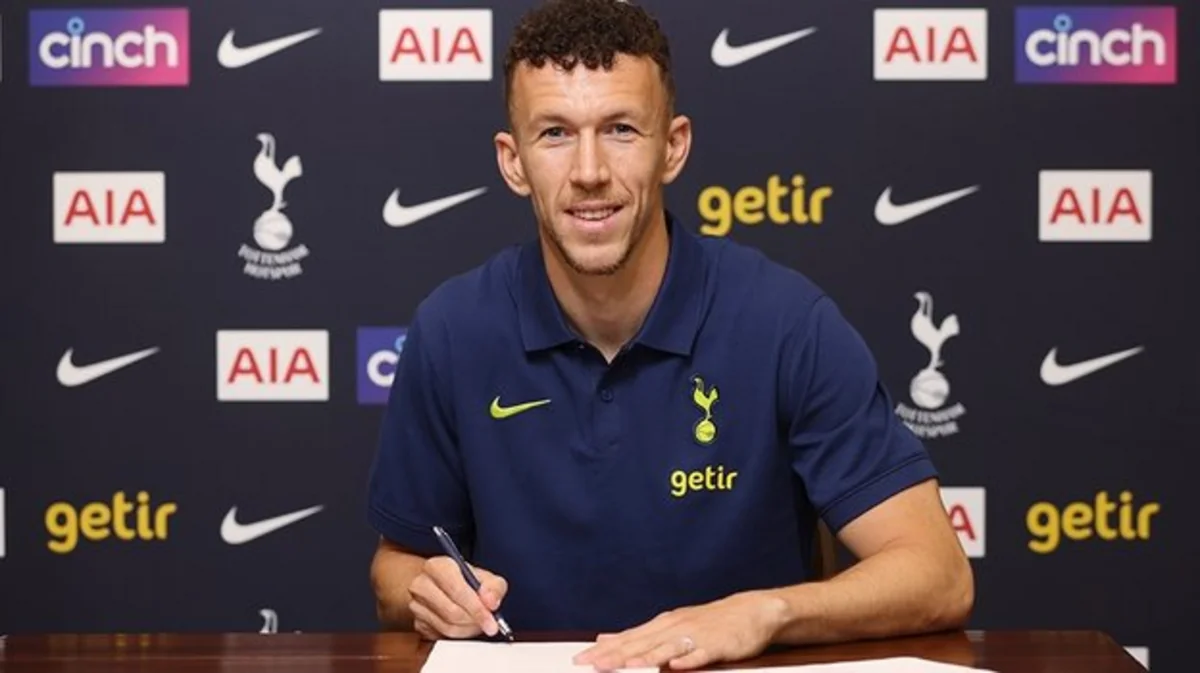 Xorvatiya millisinin vingeri Tottenhemə keçib
