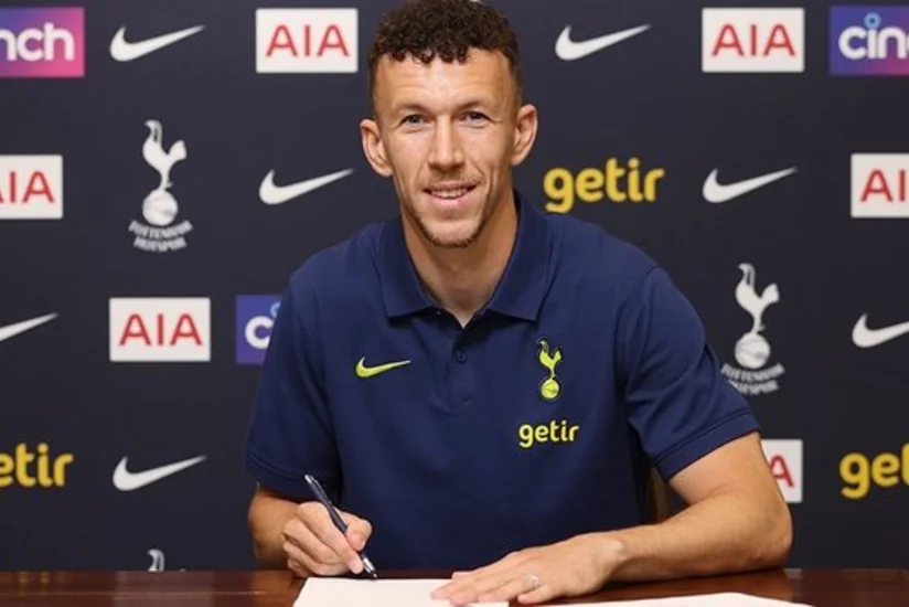 Xorvatiya millisinin vingeri Tottenhemə keçib