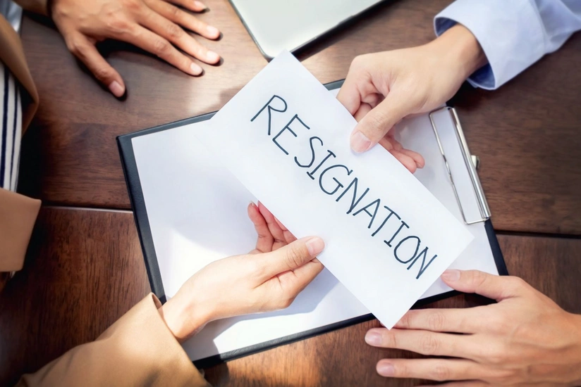 Böyük Britaniyada 10 nazir istefa verə bilər