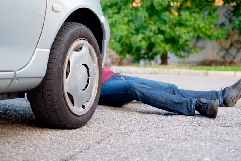 Şəkidə avtomobil piyadanı vuraraq öldürüb