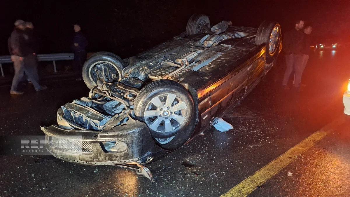 Ucarda zəncirvari yol qəzasında avtomobillər yarasız hala düşüb