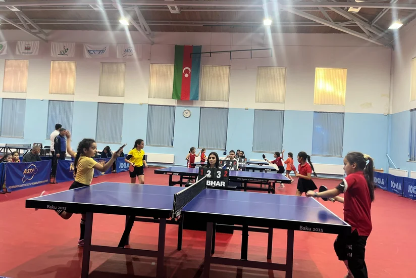 Stolüstü tennisçilər arasında ölkə turnirinə start verilib