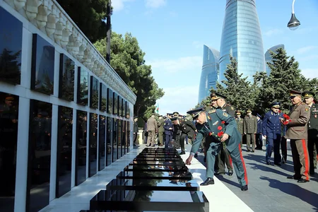 CIS military delegations visit Alley of Martyrs 