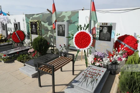 Azərbaycan xalqı antiterror şəhidlərinin məzarlarını ziyarət edir