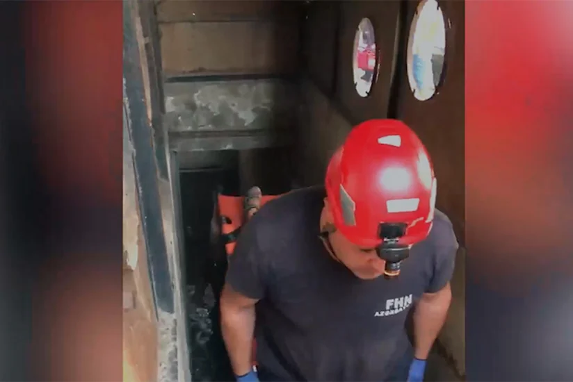 В Баку спасли упавшего в подвал ребенка
