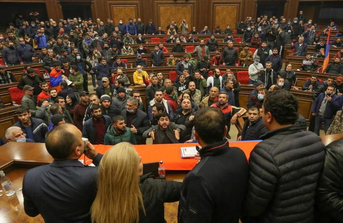 Власти Армении хотят лишить мандатов 22 оппозиционных депутатов
