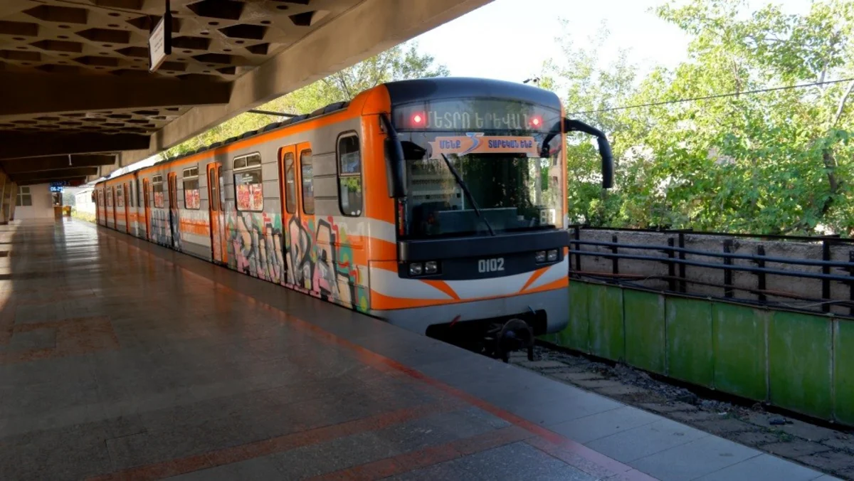 Yerevan metrosunun işçiləri tətil elan ediblər