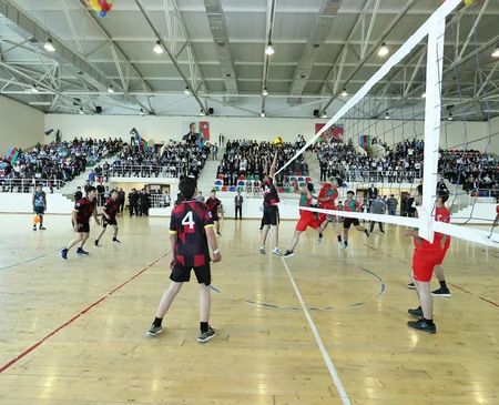 Şahin Bağırov Qobustanda yeniyetmə voleybolçularla görüşüb
