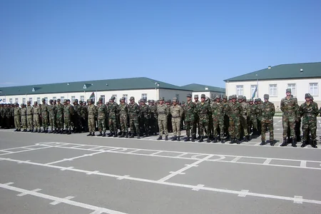Müdafiə Nazirliyinin hərbi hissələrində andiçmə mərasimi keçirilib