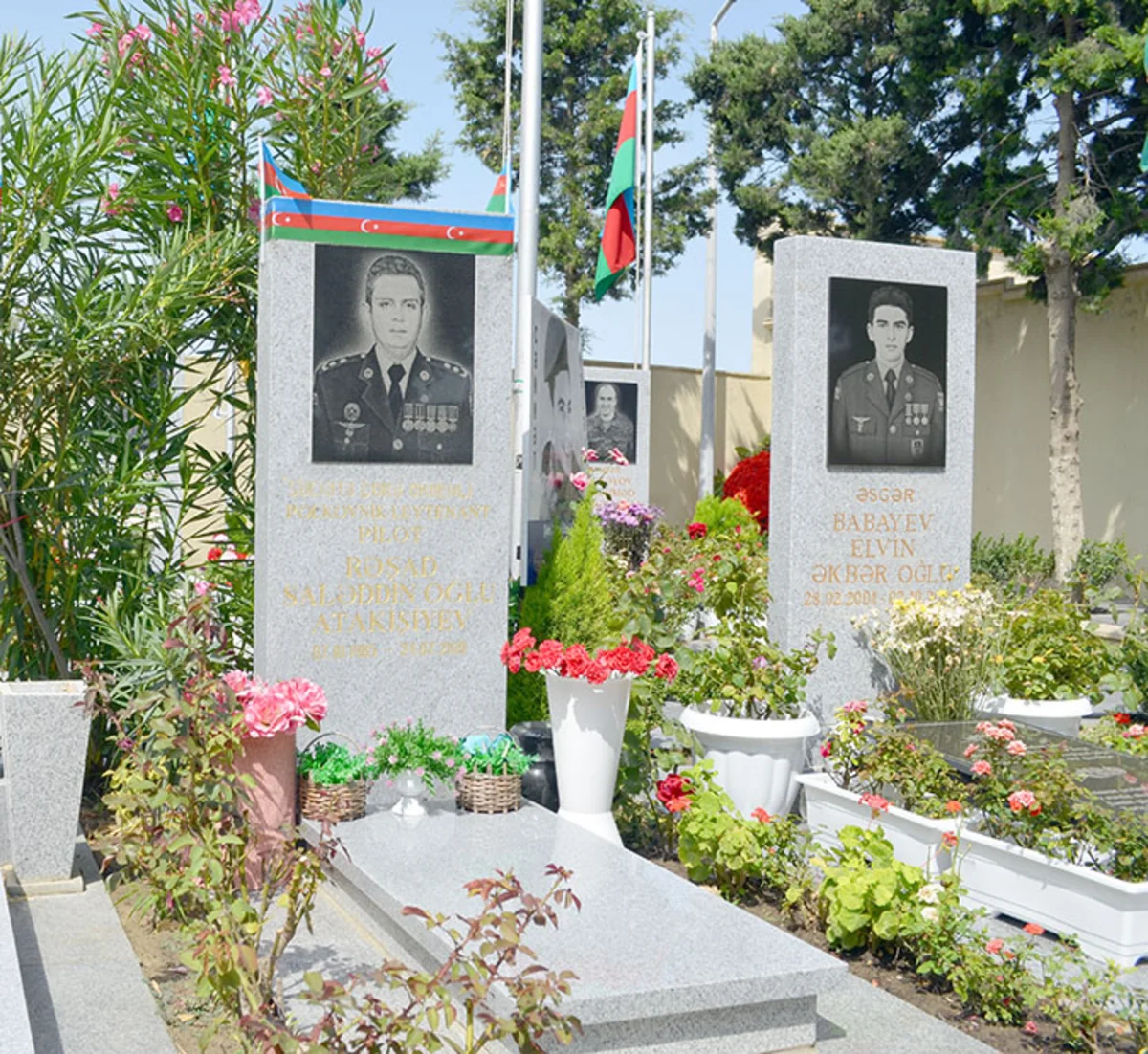 Şəhid hərbi pilot Rəşad Atakişiyevin məzarı ziyarət edilib