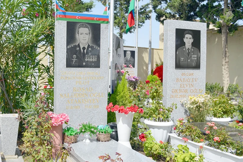 Şəhid hərbi pilot Rəşad Atakişiyevin məzarı ziyarət edilib