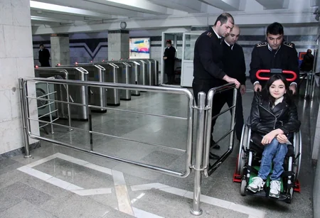 Bakı Metropoliteni vaqonlarda əlil arabası üçün yerlərin quraşdırılmasına başlayıb