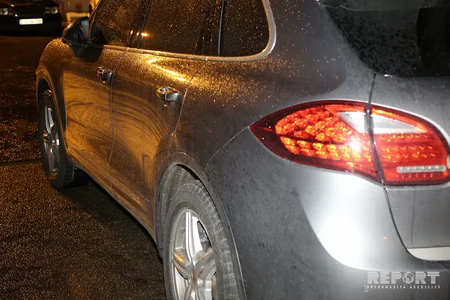 Pərvin Abıyevanın “Porsche”sinə həbs qoyulub, avtomobil cərimə meydançasına aparılıb