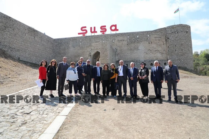 Деятели культуры посетили крепостные стены, мечети Верхний и Нижний Гевхар-ага