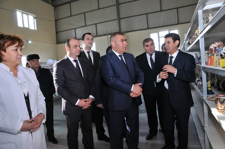 Abşeronda çini və saxsıdan keramik hədiyyələr istehsal edən fabrik istifadəyə verilib