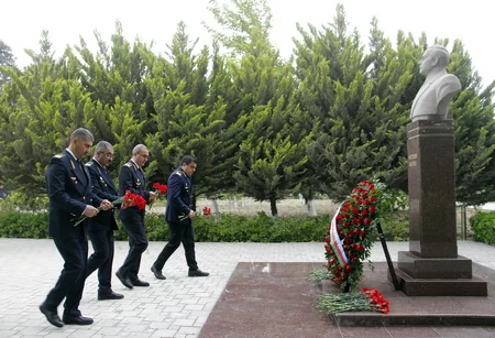 Bakı metrosunda Heydər Əliyevin xatirəsi anılıb