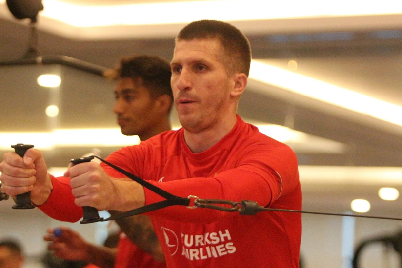 Hava şəraiti Antalyada Neftçiyə mane olub