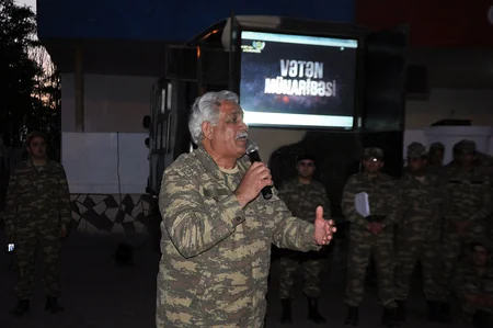 Döyüşlərdə iştirak edən şəxsi heyət arasında təbliğat işləri davam edir