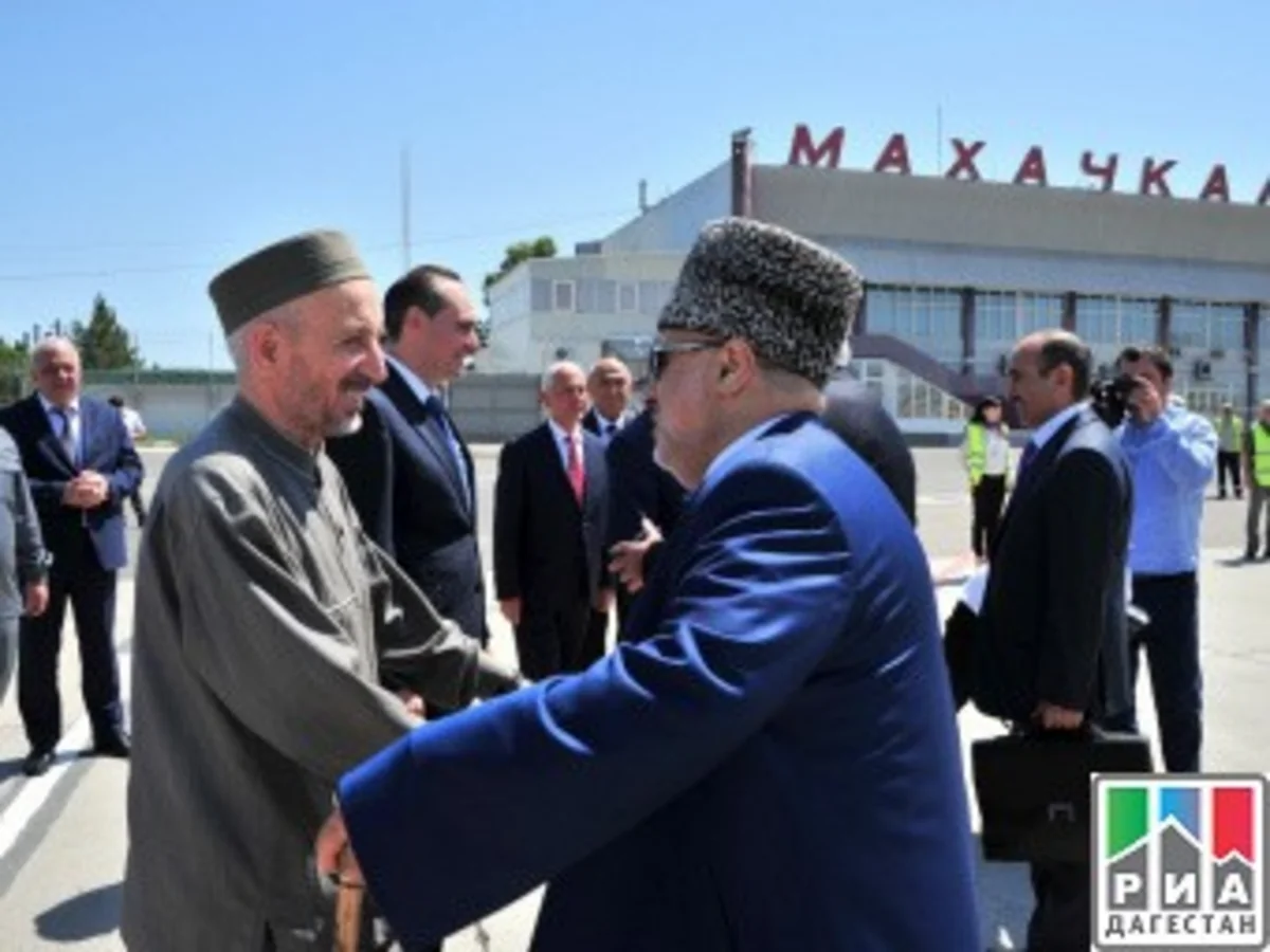 Delegation led by Azerbaijani Parliament Speaker pays visit to Dagestan
