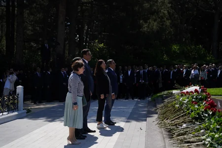 Руководство Минмолодежи и спорта посетило могилу великого лидера Гейдара Алиева